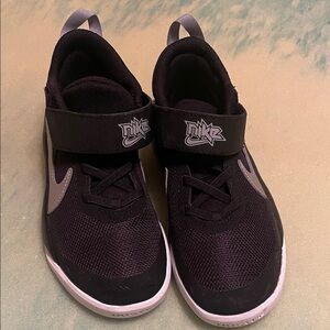 Nike Kids Black and Gray Sneakers